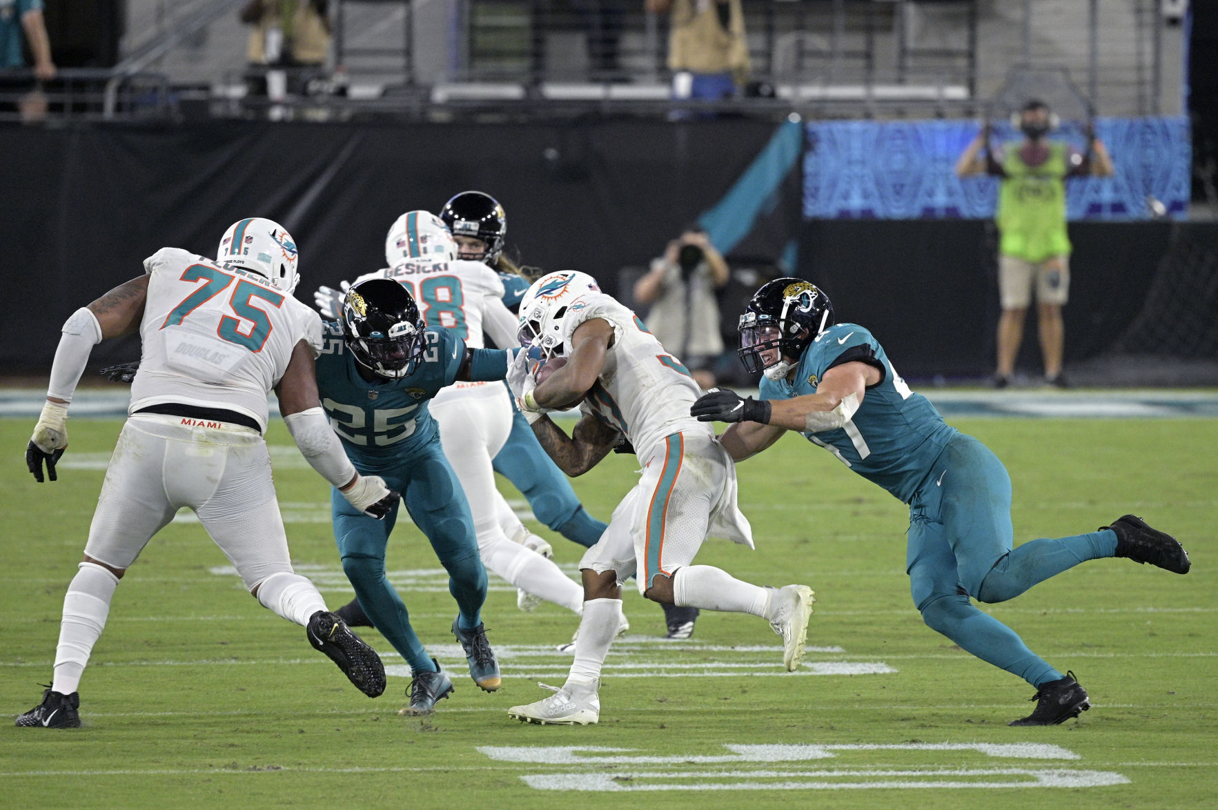 Joe Schobert - Jaguars vs. Dolphins